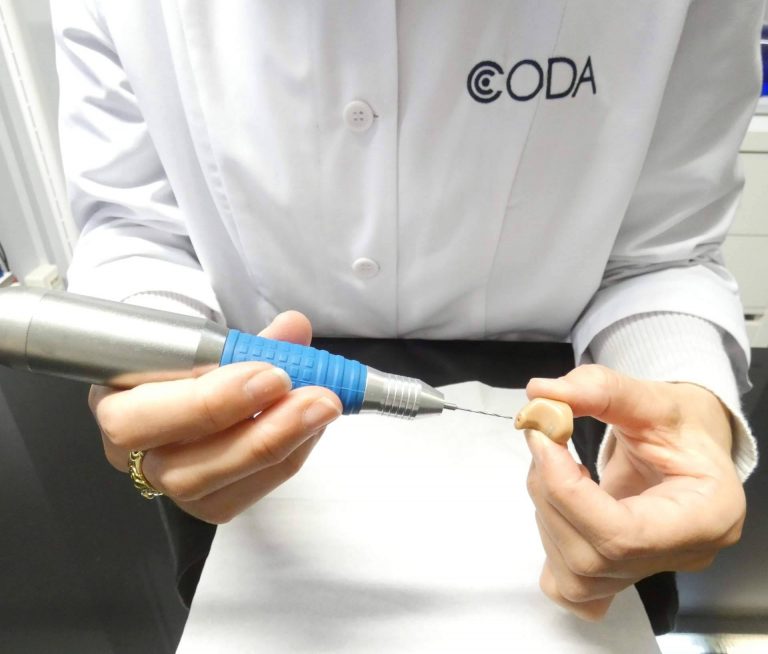 Reparación de audífonos en toda España de la mano de Clínica Coda