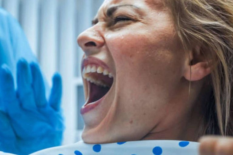 El servicio de Eme Abokatuak, abogadas que asisten y acompañan a las víctimas de violencia obstétrica y negligencias médicas