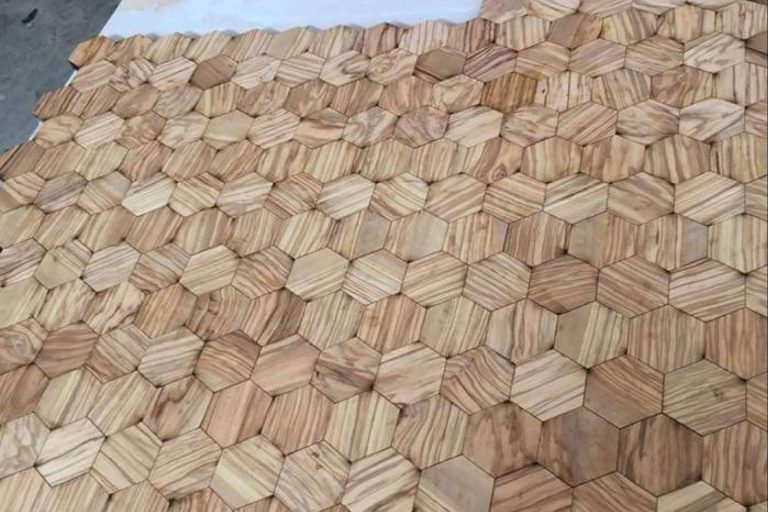 Parqué macizo de madera de olivo, disponible en Encimeras de Olivo