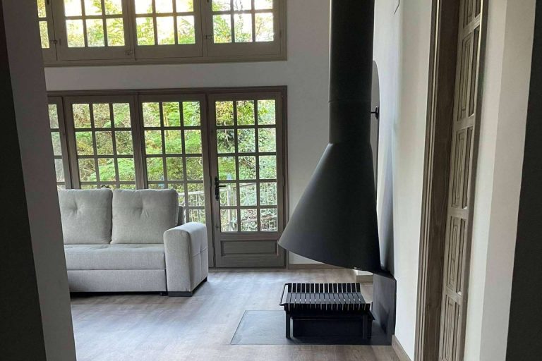 Funcionales en invierno y esculturas en verano, así son las chimeneas DAE