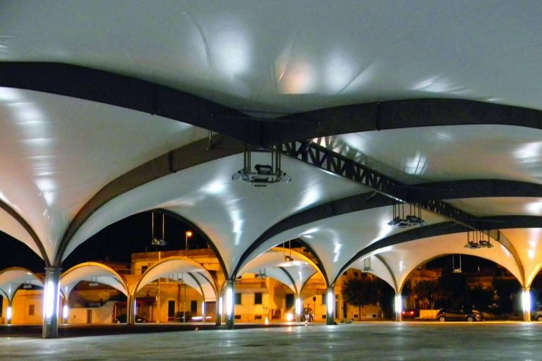 Más de 60 años de experiencia en la fabricación de arquitectura textil, CarPlayTem