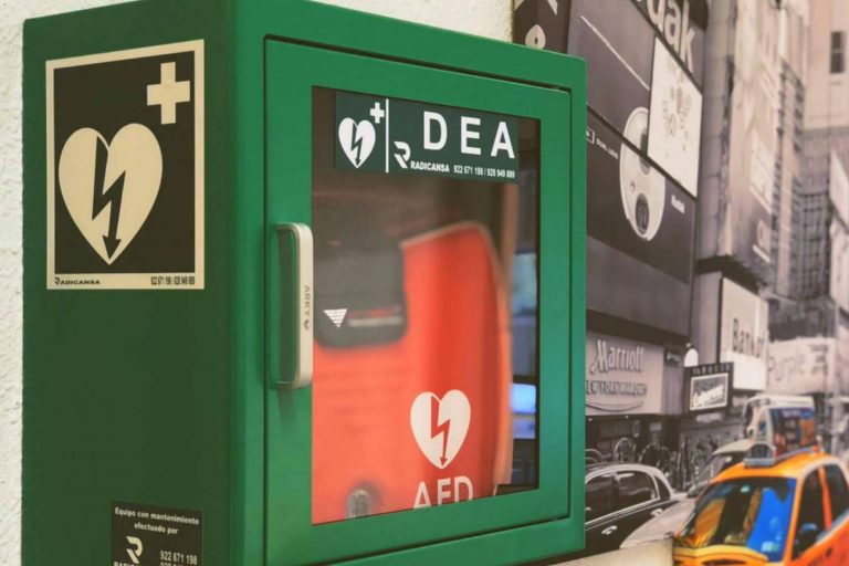 Desfibriladores DESA en venta o alquiler para cualquier centro público o privado de la mano de Radicansa