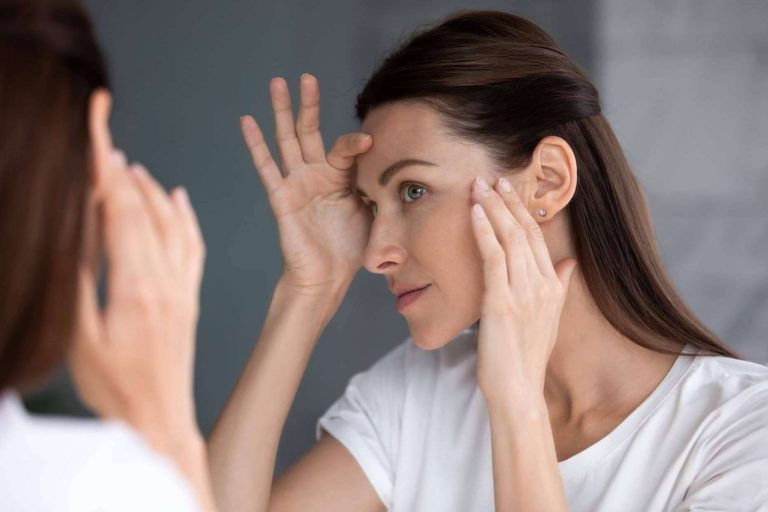 Eliminar la papada y la flacidez facial es posible con el lifting láser, de la mano de Clínica Femme