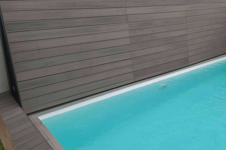 Las cubiertas de piscinas de NewCover permiten mantenerlas limpias durante todo el año