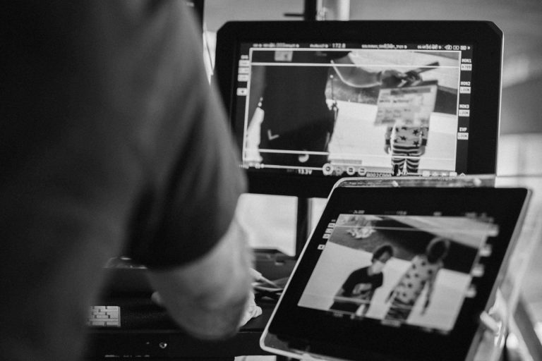 Los servicios de Flywus Studios, realización de producciones audiovisuales en streaming on set