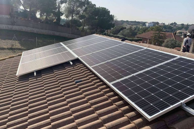 El uso de energías renovables mediante la instalación de placas solares, por Alma Solar