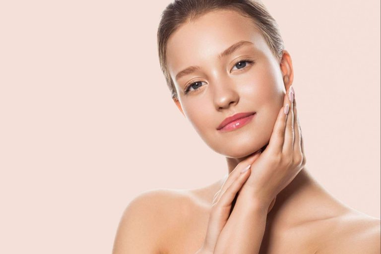 El tratamiento de redensificación e hidratación facial Hydro Deluxe ayuda a mantener la piel joven y sana durante más tiempo