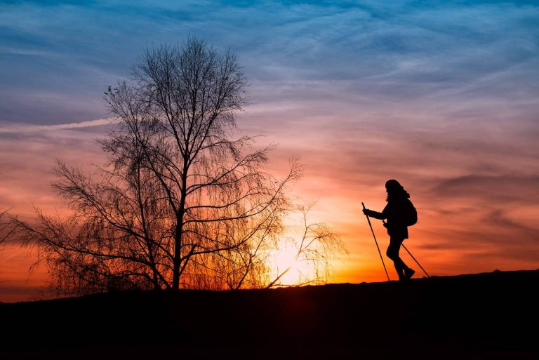 Una buena opción para encontrar las prendas y complementos necesarios para hacer el Camino de Santiago es STOPWAY