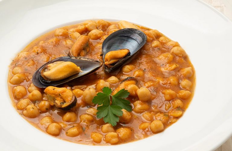 La receta de Arguiñano para hacer mejillones con un toque picante