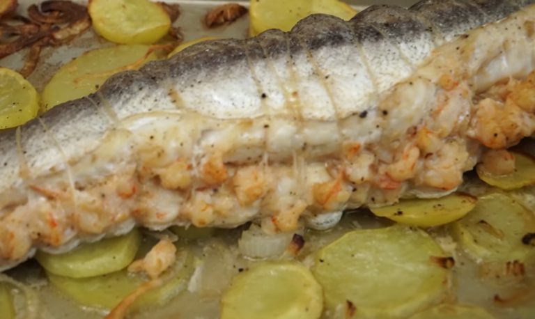 Cómo hacer una merluza rellena en el horno de sobresaliente