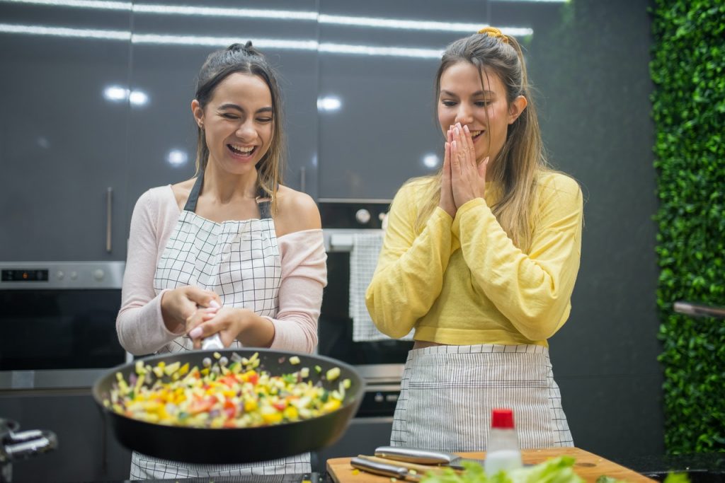 Cómo hacer unas patatas a lo pobre de escándalo en el horno