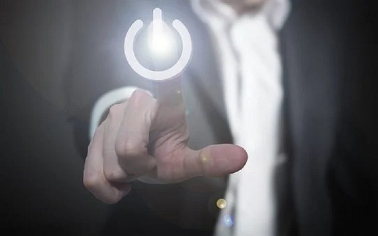 El precio de la luz baja este miércoles un 10,48%, hasta los 186,84 euros/MWh