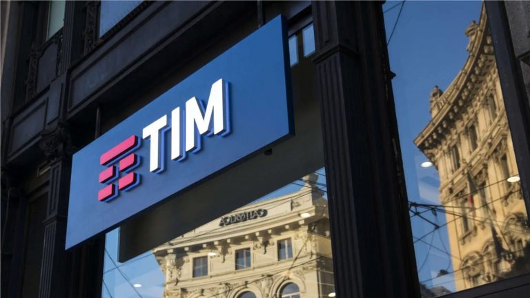 Telecom Italia pierde 8.652 millones en 2021 por atípcios