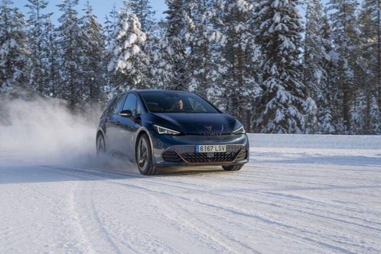 Cupra lanza la versión del Born con e-Boost que ofrece una potencia de hasta 231 caballos