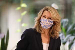 Díaz valora los datos "muy positivos" del paro pero reconoce la "situación de máxima incertidumbre"