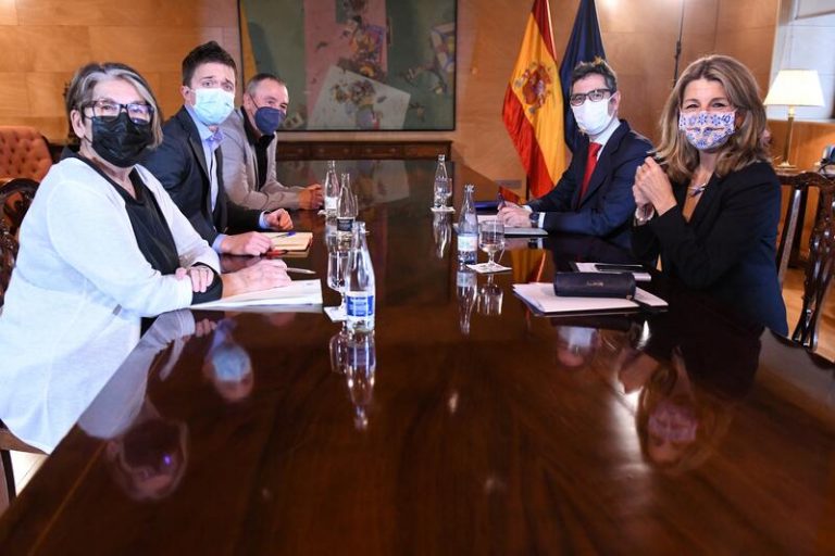 Yolanda Díaz y Errejón comparten un acto para presentar a los expertos sobre salud mental