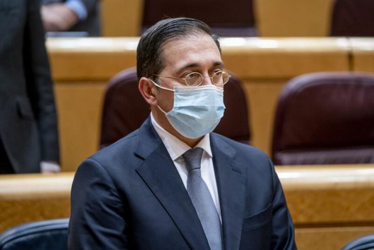 España descarta enviar material pesado a Ucrania