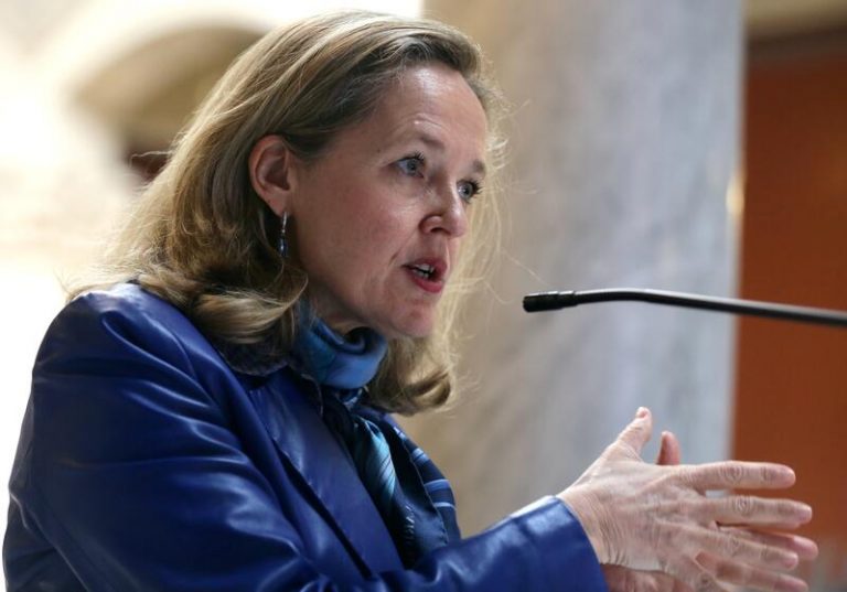 Calviño confía en llegar pronto al pico de la inflación y afirma que caerá en el segundo semestre