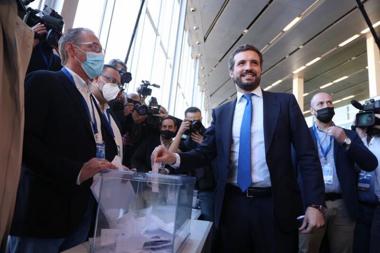 La jueza considera que el denunciante de Casado por revelar datos fiscales no está legitimado