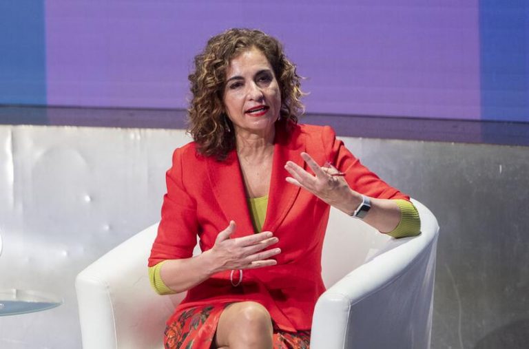 Montero asegura que las pensiones se revalorizarán con el IPC aunque alcance los dos dígitos