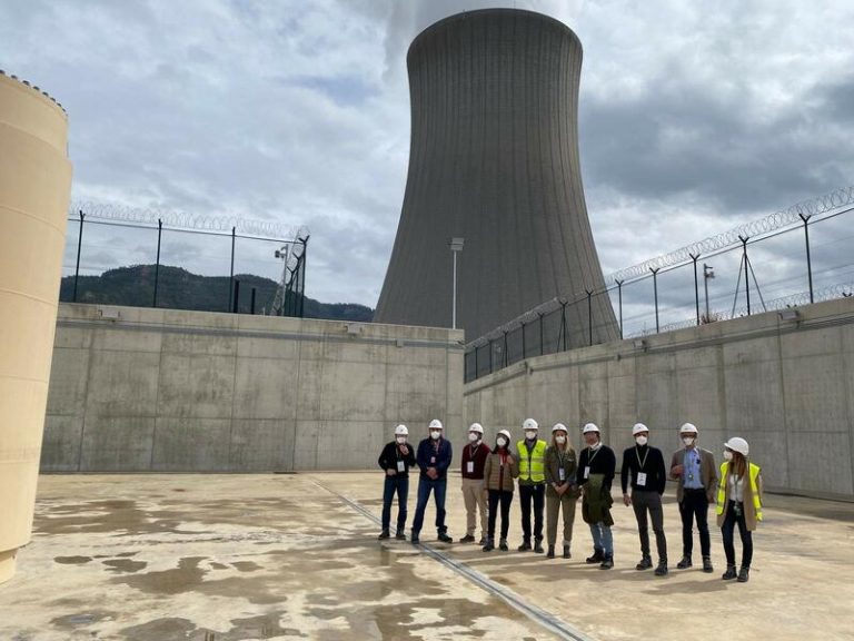 El Gobierno insiste en no clasificar la energía nuclear y el gas natural como inversión verde