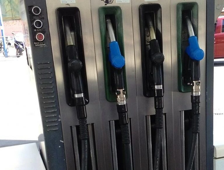 Facua presenta denuncias contra 230 gasolineras que subieron precios el 1 de abril