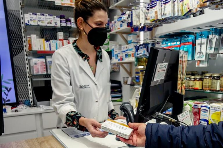 La Comunidad Madrid aprueba la Ley de Farmacia: servicio a domicilio y horario flexible