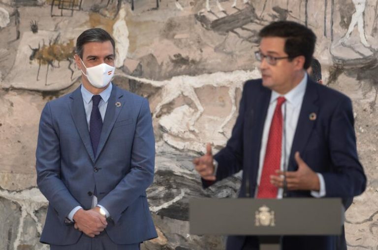 Los independentistas exigen la comparecencia de Sánchez, su jefe de gabinete y la directora del CNI