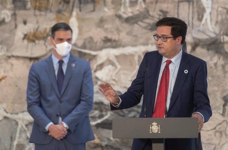 El jefe de gabinete de Sánchez acude al Congreso con los independentistas exigiendo ceses