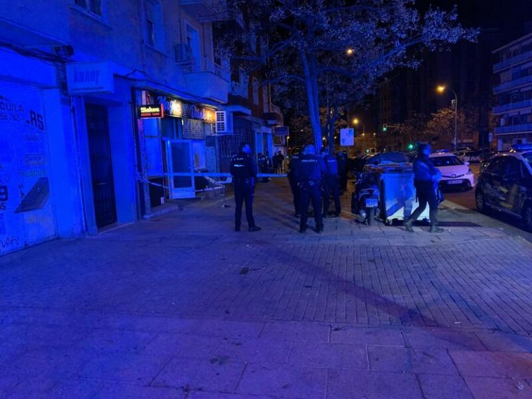 La Policía busca a unos pandilleros que acuchillaron a un dominicano en una discoteca de Madrid