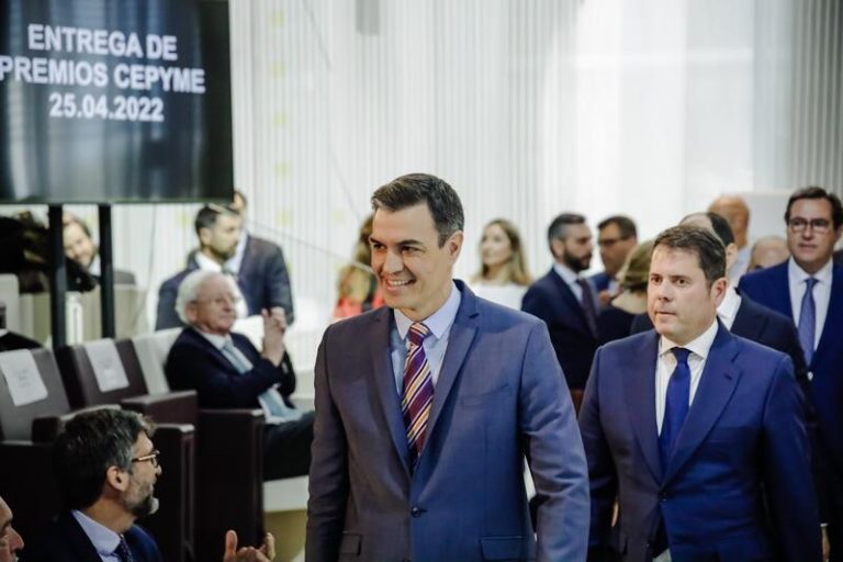 Sánchez conmemora el bombardeo de Guernica y recuerda a las víctimas