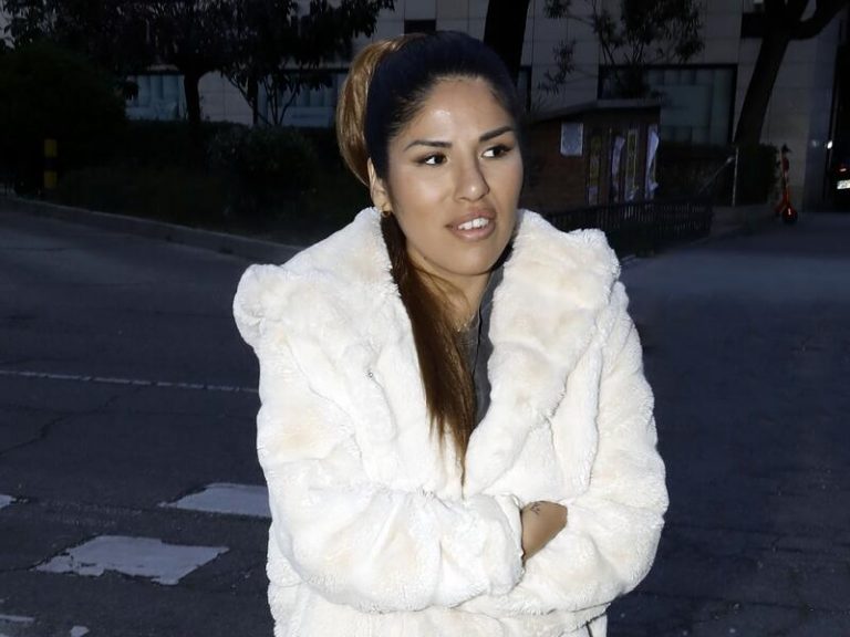 Isa Pantoja muestra poca alegría tras la sentencia que absuelve a su madre