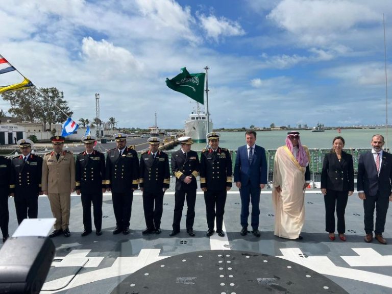 Arabia Saudí recibe la primera de las cinco corbetas fabricadas por Navantia en la bahía de Cádiz