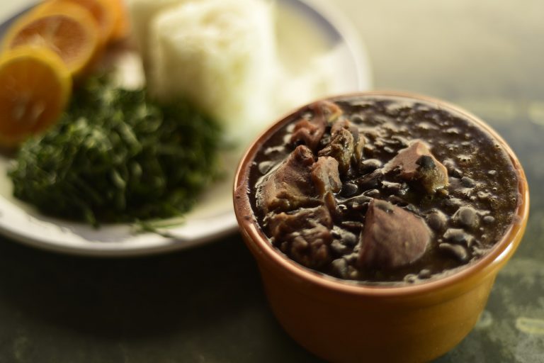 Así se hace la Feijoada, la receta nacional de Brasil