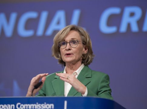 Bruselas adopta una equivalencia entre varias bolsas estadounidense y europeas