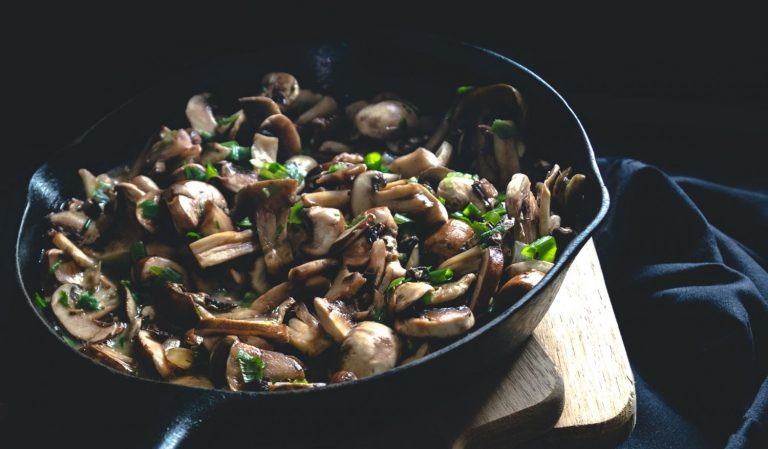 Champiñones al ajillo: la receta exprés para hacerla en 20 minutos
