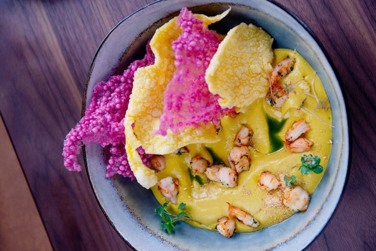 Crema de aguacate y langostinos: el primer plato que nadie dejará en la mesa