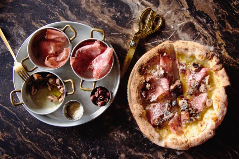 Descubre dónde comer la auténtica pizza napolitana en Asturias con cerveza artesanal