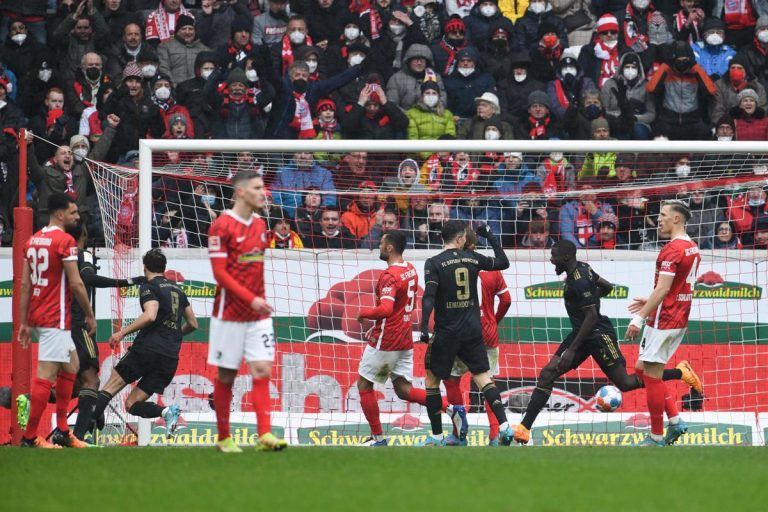 El Friburgo debe decidir este lunes si apela el resultado por alineación indebida del Bayern