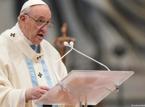El Papa lamenta la guerra sacrílega en Ucrania y pide ayudar a todos los refugiados