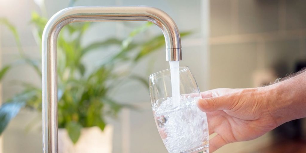 ¿Cuándo surge el agua del grifo?