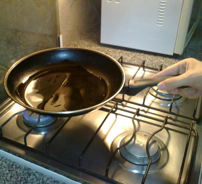 Esto es lo que debes hacer si te salta aceite hirviendo