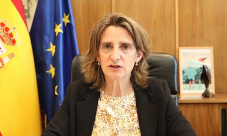 Ribera lamenta que las eléctricas culpen al Gobierno cuando los consumidores llaman porque no comprenden la factura