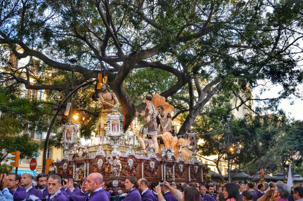 Los mejores destinos para disfrutar unas mini vacaciones en Semana Santa 213 Granada