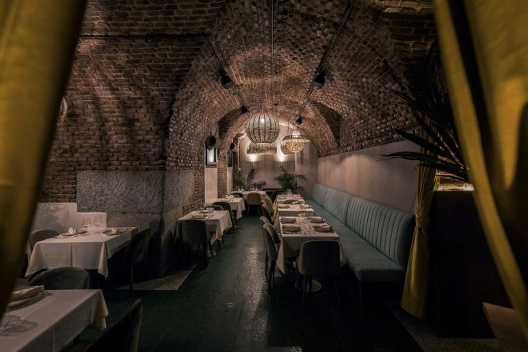 Arrabal, las cuevas que esconden el mejor cachopo de Madrid