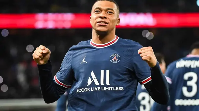 La cláusula que Mbappé no le pasa al Real Madrid