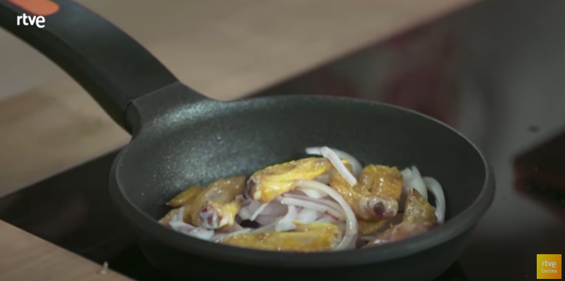 La receta de alitas de pollo a los 100 ajos de los Hermanos Torres que querrás emular en tu casa