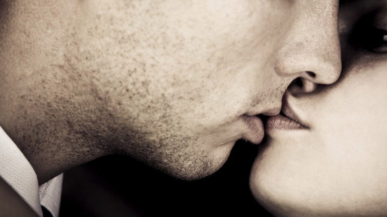 Las enfermedades que un simple beso te puede contagiar