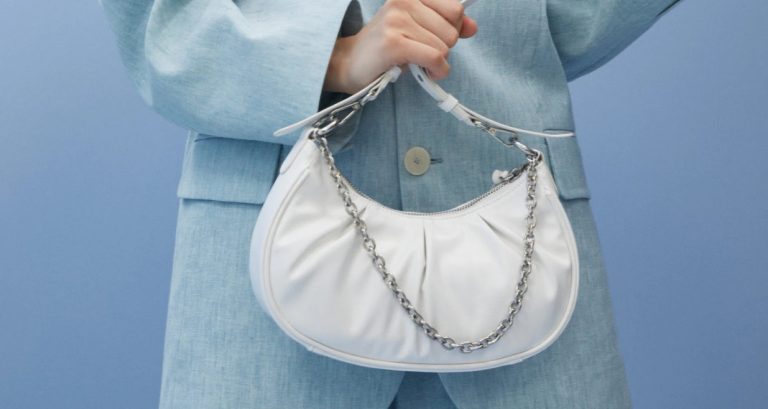 En tres colores, elegante y por 25,99 euros: el nuevo bolso de Mango