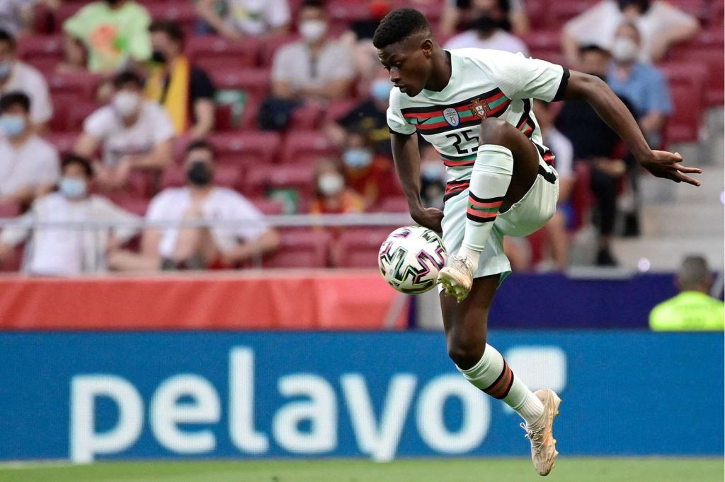 Joyas desconocidas de la sub-23 que Real Madrid y Barcelona deberían tener en cuenta 60 Nuno Tavares Mendes, la joyita del PSG